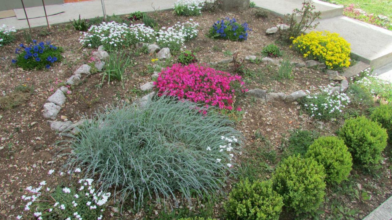 קורניצה Apartman Franjicic מראה חיצוני תמונה