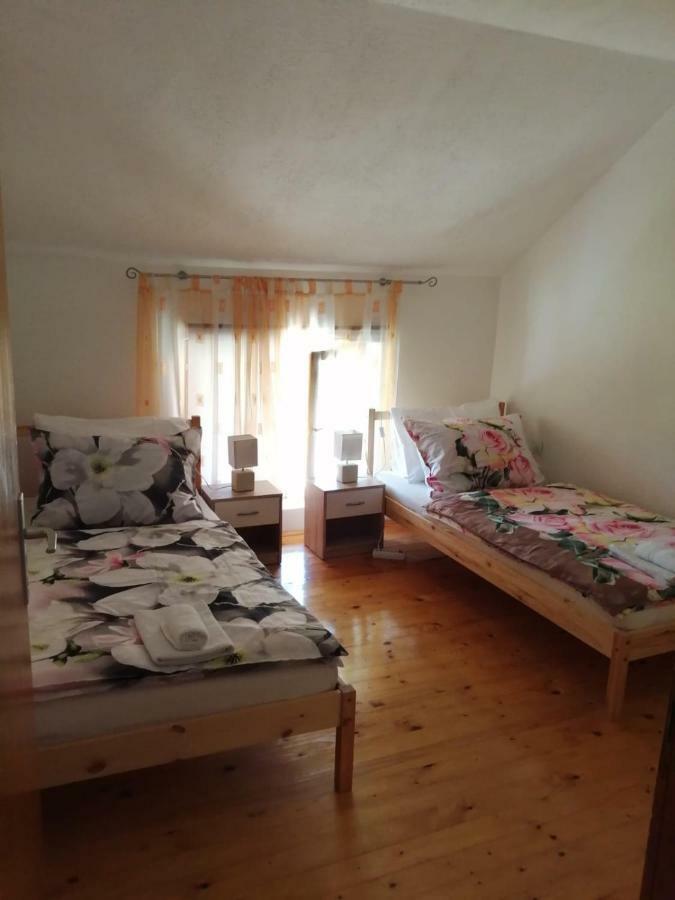 קורניצה Apartman Franjicic מראה חיצוני תמונה
