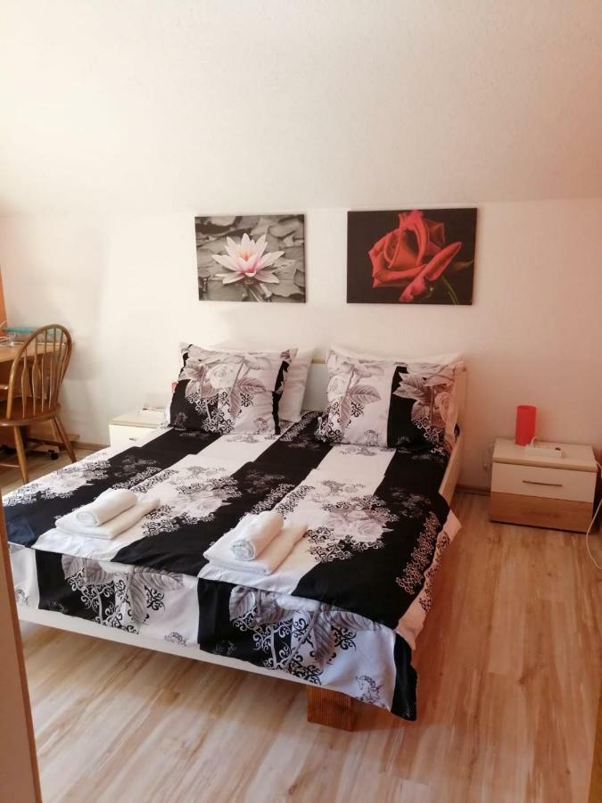 קורניצה Apartman Franjicic מראה חיצוני תמונה